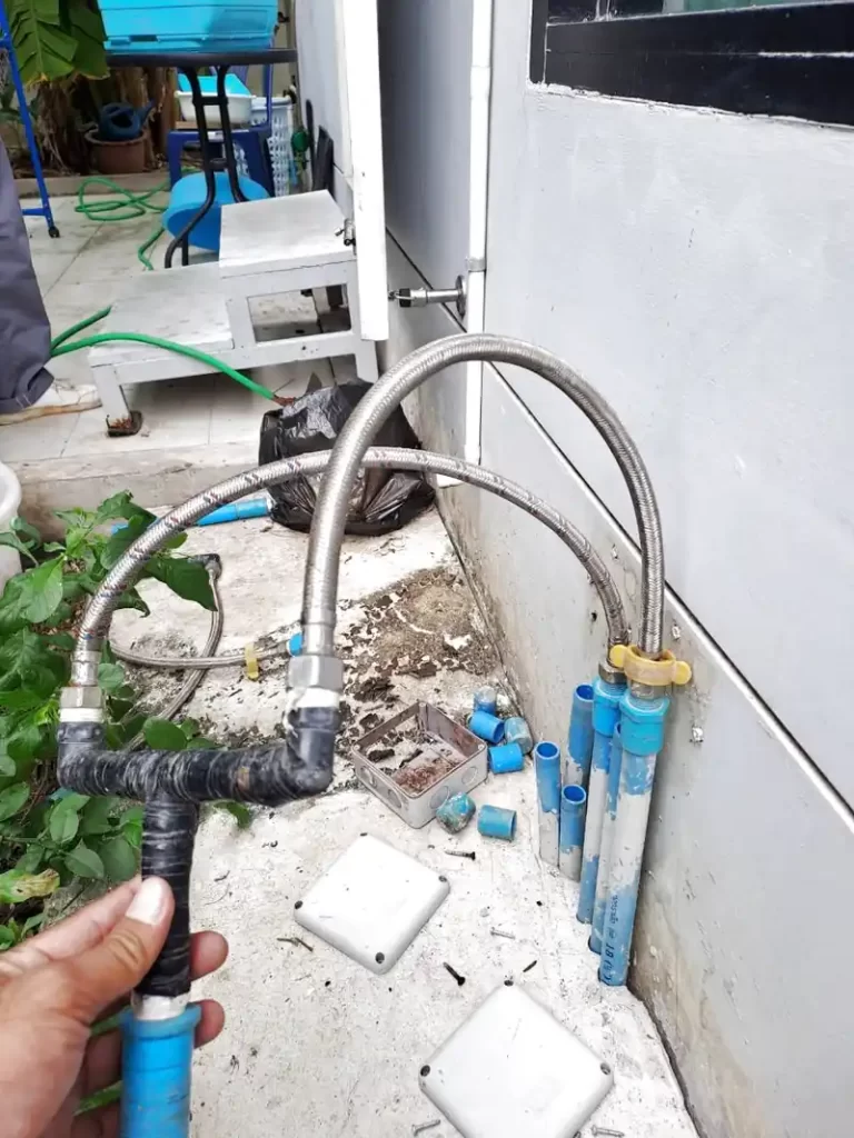 bơm thuốc chống mối