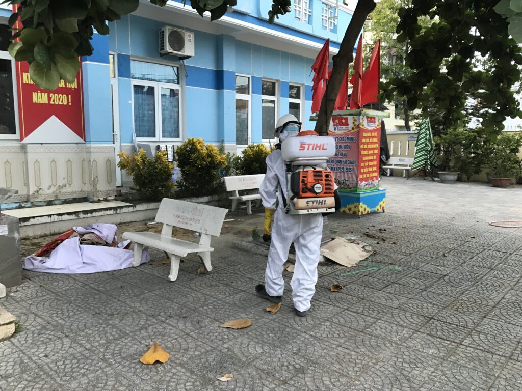 Diệt ruồi trường học